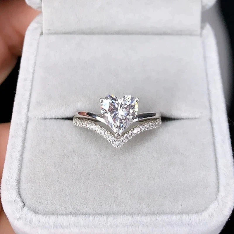 Loffita HeartGlow Zircon Ring